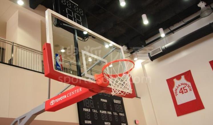 篮球百科：NBA篮球架标准高度，斯伯丁的品质保障