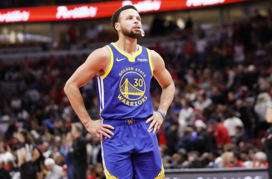 库里：NBA历史上的三分之王，勇士队的荣耀领袖