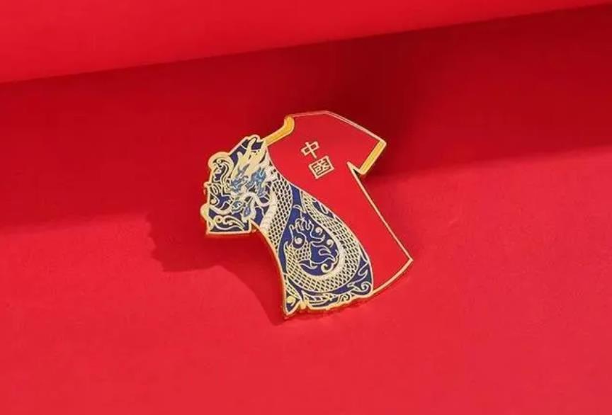 国足世预赛征途纪念徽章发售，限量700枚彰显荣耀